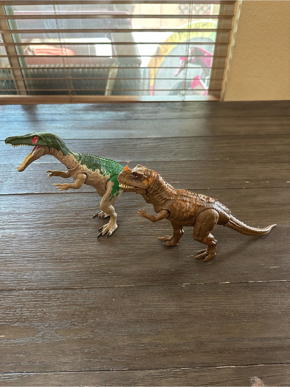 Jurassic World Camp Cretaceous Sound Strike Baryonyx "Grim"& Ceratosaurus